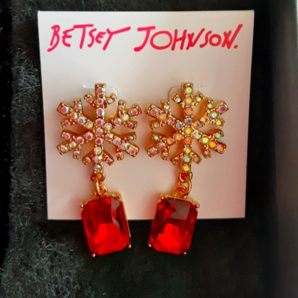 Betsey Johnson Christmas Holiday Snowflake Dangle Earrings Red New - Picture 2 of 2